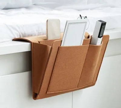 Image de Organisateur pour canapé – Organisateur pour lit, couleur noire – Pochette de chevet – Rangement pour magazines – En feutre – Pour chevet – Dimensions : 27 x 21 x 10 cm (petit) – Marron