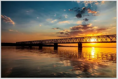 Produktbild von Wallario Wandbild Brücke bei Sonnenuntergang, Größe: 61 x 91,50 cm, Poster mit weißem Aluminiumrahmen