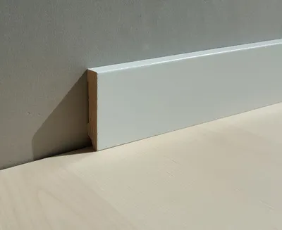 Produktbild von Sockelleiste weiß Kiefer 16 x 80 Lackiert RAL 9016 Fußleiste