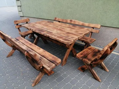 Produktbild von Rustikale Gartenmöbel SI-OP aus geflammtem Holz – Tisch + 2 Bänke + 2 Stühle