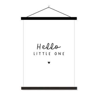 Produktbild von MuchoWow® Textilposter Zitate - Hallo Kleines - Baby - Sprichwörter - Kinder 40x53 cm mit schwarzem Rahmen - Abbildung