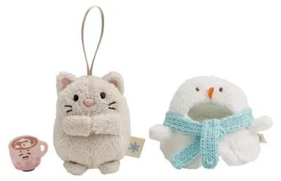 Produktbild von NICI mymochi Kuscheltier Katze Angy mit Tasse und Kostüm Schneemann 8cm in Geschenkbox
