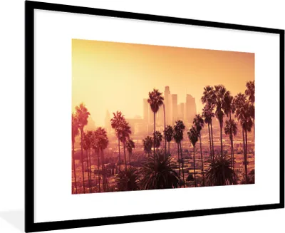 Produktbild von MuchoWow® Gerahmtes Poster Palme - Skyline - Sonnenuntergang - Architektur 90x60 cm - Poster mit Schwarzem Bilderrahmen Wandposter Rahmen Foto Bilder - Wanddekoration - Fotos