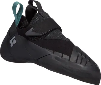 Schwarze Kletterschuhe "Shadow LV" von Black Diamond mit Klettverschluss und grünem Detail.