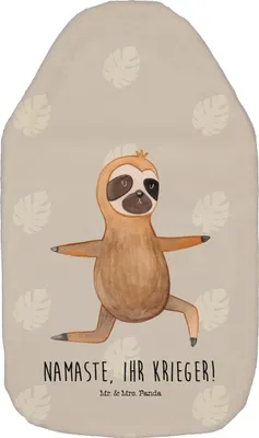 Produktbild von Mr. & Mrs. Panda Wärmflasche Faultier Yoga - Grau Pastell - Geschenk, Meditation, Namaste, Wärmflaschen, Bettflasche, naturkautschuk, Wärmekissen, Yogaübungen, Plüsch