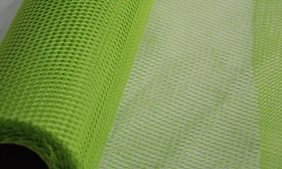 Produktbild von Hellgrüner Tüllstoff Meterware 35 cm x 10 m, mit steifem und festem Fall