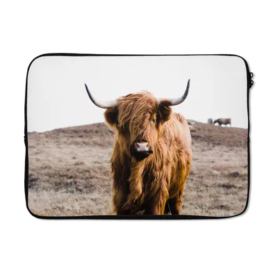 Produktbild von MuchoWow® Laptop Hülle 13 Zoll Schottische Highlander - Landschaft - Kuh - Braun - Tiere - Natur Laptoptasche - Laptophülle - Sleeve - Rundumschutz