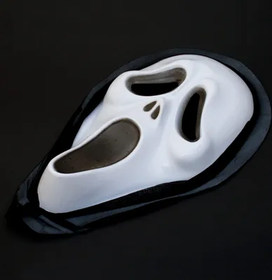Produktbild von Scream Horror Maske für Halloween, Karneval & Fasching - Original Ghostface Vollmaske als Kostüm Zubehör für Damen und Herren Uni