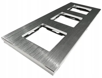Zdjęcie produktu dla Ramka Aluminiowa Potrójna Srebrna do Modułów MIUUN