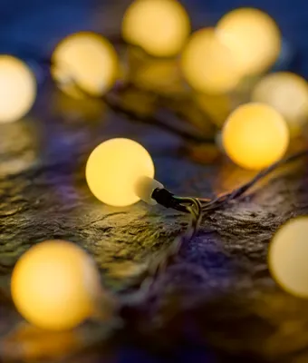 Produktbild von Kugel Lichterkette mit 180 warmweißen Lichtkugeln 17,9 m lang IP44 Innnen- und Außenbereich Partylichterkette Deko Weihnachten