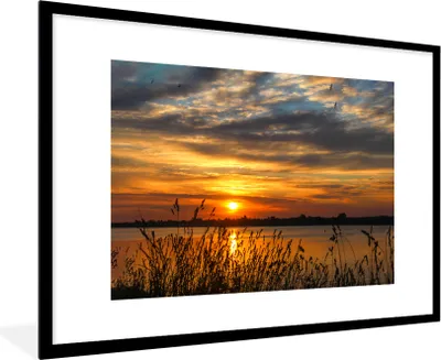 Produktbild von MuchoWow® Gerahmtes Poster Sonnenuntergang - Meer - Horizont - Himmel - Pflanzen 90x60 cm - Poster mit Schwarzem Bilderrahmen Wandposter Rahmen Foto Bilder - Wanddekoration - Fotos