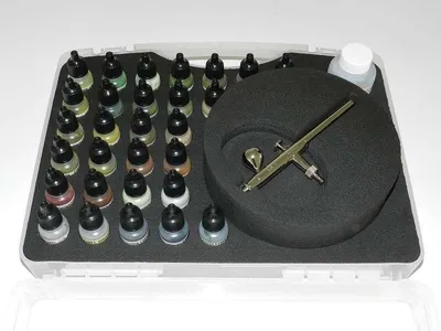 Produktbild von Vallejo Farben Tarnfarben-Koffer mit Airbrush-CX1 800 600 Modellbau Farbe
