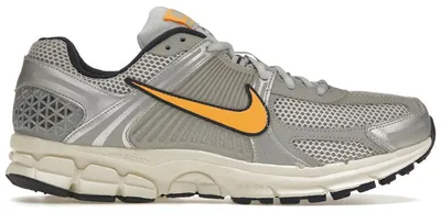 Image de Nike Zoom Vomero 5, coloris Pure Platinum et Laser Orange, taille EU 47,5