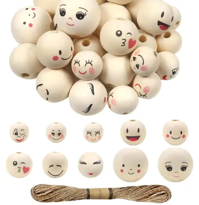 Image de Perles en bois naturel avec un visage souriant