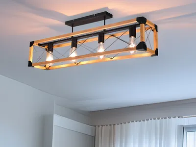 Produktbild von Deckenleuchte 4 flammig Schwarz mit Holzbalken