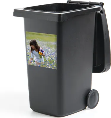 Produktbild von MuchoWow® Mülltonnenaufkleber Mädchen - Blumen - Wiese 40x40 cm - Abfall-Aufkleber - Container - für Abfallcontainer