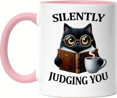 Produktbild von Silently Judging You Tasse Rosa Lustige Katze Nerd Humor Buch Leser Geschenkidee
