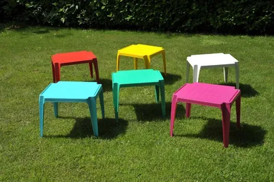 Image de Table empilable pour enfants rouge 50 x 50 cm entièrement en plastique, monobloc, empilable