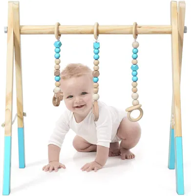Produktbild von Spieltrapez aus Holz, Motorikspielzeug für Babys, Spielbogen mit 3 Spielzeugringe & 2 Kleinen Tiermodellen, Aktivitätszentrum mit Dreieckigen Struktur, für Kinderzimmer (Grün)