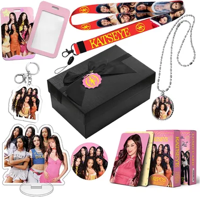Produktbild von Katseye Merch 98-teiliges EYEKONS K-Pop Sammler Geschenkset – 92 Fotokarten, Schlüsselanhänger, Lanyard, Acrylständer, Kartenhalter & Kette