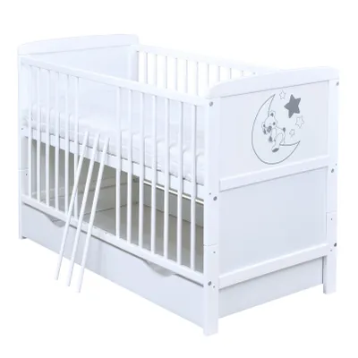 Produktbild von Baby-Delux Babybett Gitterbett Kinderbett Felix Mond Motiv 140x70 Weiß mit Beißschienen, Matratze Schublade höhenverstellbar