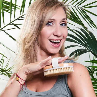 Zdjęcie produktu dla Szczotka drewniana z naturalnym włosiem do mycia i masażu ciała Yeye