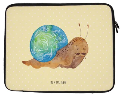 Produktbild von Mr. & Mrs. Panda Hülle Laptop Schnecke Sir 33 x 42 cm - Gelb Pastell - Geschenk, Laptoptasche, Lustige Sprüche, Case, Tasche, Motivation, Laptophülle, Schnecken, Weisheit