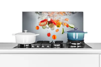 Obrázok produktu pre KitchenYeah® Kuchynský splashback - Kuchynský splashback - Ochrana steny sporáka a drezu - Zelenina - Voda - Uhorka 70x30 - Alu-Dibond (alternatíva skleneného splashbacku) - Tepelne odolný - Splashback na sporák