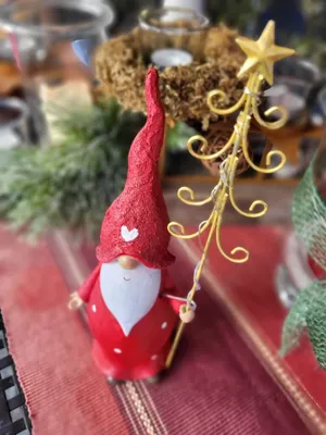 Produktbild von LED Nikolaus mit Baum rechts, rot