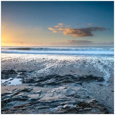 Produktbild von Wallario Möbeldesign -  Glasplatte, Schutzplatte mit Motiv - geeignet für Ikea Lack Tisch, Größe: 55 x 55 cm, Motiv: Einsamer Strand in Cornwall  England