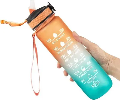 Produktbild von Famanu Wasserflasche mit Zeitmarkierungen - Motivierende Sportflasche mit Strohhalm