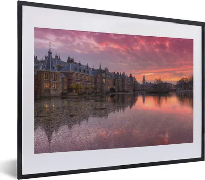 Produktbild von MuchoWow® MuchoWow® Gerahmtes Poster Den Haag - Wasser - Binnenhof 40x30 cm - Poster mit zchwarzem Bilderrahmen - Bilderrahmen - Poster im Rahmen