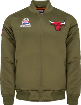Produktbild von Mitchell & Ness NBA Satin Bomber Jacket Chicago Bulls olive XXL