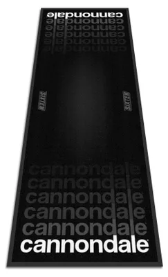 Zdjęcie produktu dla Mata pod rower stacjonarny Cannondale 65x180 SIXTEN – mata tłumiąca drgania i hałas do rowerów stacjonarnych – ochrona podłogi do jazdy na rowerze w pomieszczeniach – trwała i przyjazna dla środowiska