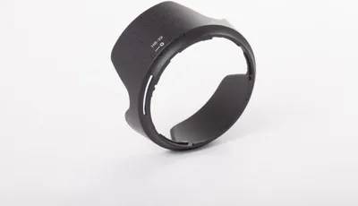 Produktbild von vhbw Gegenlichtblende kompatibel mit Nikon Nikkor AF 18-300 f/3.5-6.3G ED VR 67mm Objektiv, Schwarz, Kunststoff, tulpenförmig, 9,2 cm