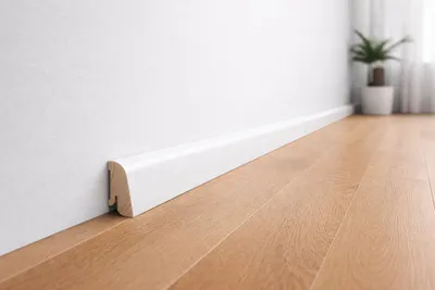 Produktbild von Sockelleiste weiß Holz 22 x 45 Starkfolie RAL 9016 Fußleiste