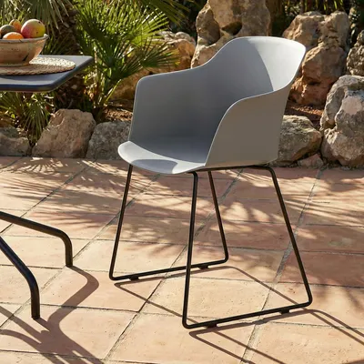 Produktbild von Gartenstuhl FORO im 4er Set, Grau - Outdoor Schalenstuhl aus Polypropylen, Sitzschale UV-beständig und pflegeleicht, schlanke Metallbeine, modernes Design für Garten und Terrasse