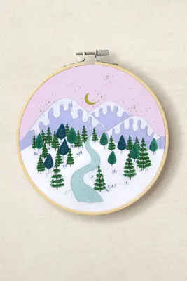 Productafbeelding van DMC Plattstich borduurset met borduurring, "Winterlandschap", voorgedrukt, diamantsteentjes, 18,5 cm