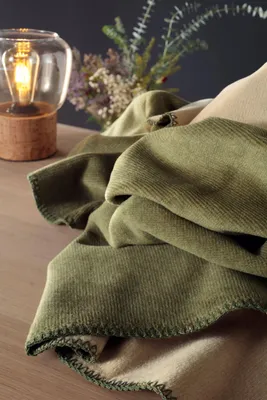 Produktbild von Biederlack Plaid mit Zierstich Melange Doubleface Farbe oliv-sahara Größe 150 x 200