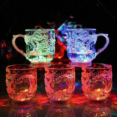 Produktbild von LED blinkende Farbwechsel Wasser aktiviertes Licht -Up Dragon Beer Whiskey Cup Tasse
