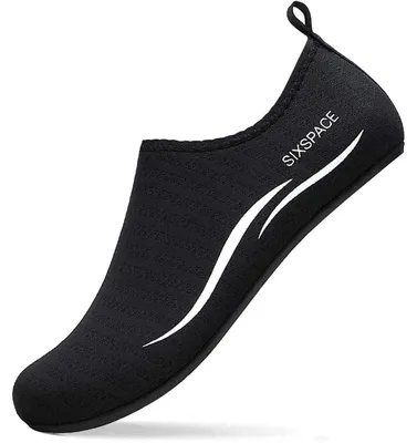 Productafbeelding van Badschoenen, waterschoenen, aquaschoenen, strand schoenen. Sneldrogend, slip-on, ademend. Zwemschoenen, surf schoenen. Voor heren en dames. Zwart. Maat 42