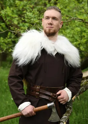 Produktbild von Schulterfell aus Nordlandschnucken-Fell, weiß m. Flecken : L/XL Größe: L/XL