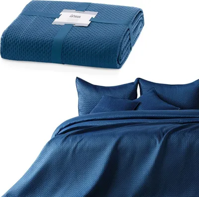 Zdjęcie produktu dla Narzuta Carmen - Narzuta Premium z matową satynową powierzchnią, Kolor:Ciemnoniebieski, Rozmiar:Narzuta 260x280 cm
