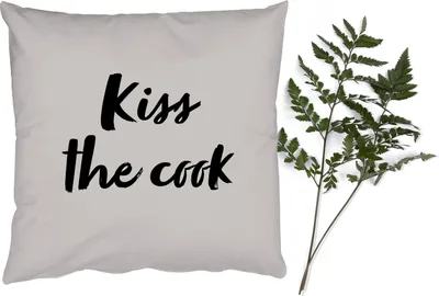 Produktbild von MuchoWow® Zierkissen Sofakissen Wohnzimmer Dekokissen 45x45 cm Zitate - Sprichwörter - Koch - Küss den Koch - Schlafpolster - Polster für das Sofa