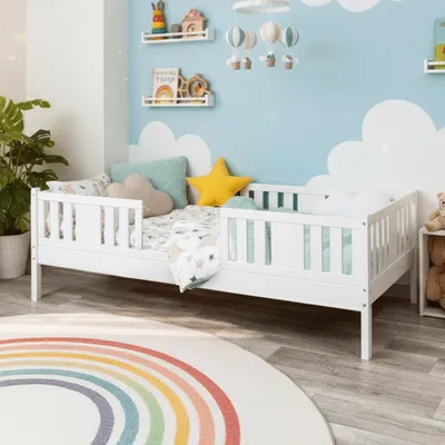 Produktbild von MEBLE WRÓBEL Kinderbett 90x200 cm - Jugendbett mit Lattenrost & Rausfallschutz - Einzelbett Kinder Bett aus Kiefer Massivholz Weiß - Kleinkindbett für Jungen & Mädchen - Standhöhe 20 cm