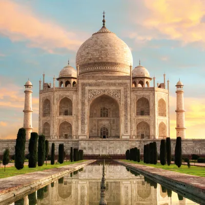 Zdjęcie produktu dla Taj Mahal Art Print Picture - The Crown Palace In The Morning Sun (70 x 70 cm)