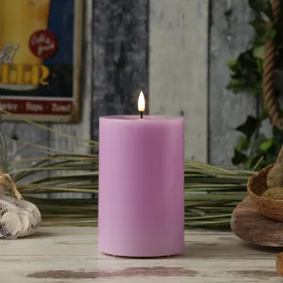 Produktbild von LED Stumpenkerze MIA - Echtwachs - realistische 3D Flamme - H: 15cm - D: 10cm - lavendel