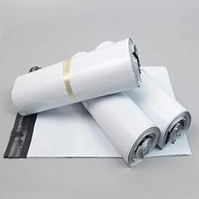 Produktbild von Versandtaschen Versandbeutel Versandtüten Blickdicht Plastik Beutel Kurierumschlag 28 x 38 cm + Klappe 5 Kunststoff Selbstklebend Für den Transport von Kleidung Gütern und Textilien (100)
