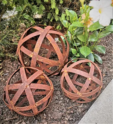 Produktbild von Dekokugel Geflecht 3er Set 15/15/10 Cortenstahl Rost Geflechtkugel Streifenkugel