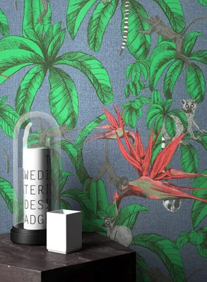 Produktbild von NEWROOM Tapete Grün Vliestapete Dschungel - Blumentapete Modern Blau Rot Blätter Tiere Dschungeltapete Floral Lemuren